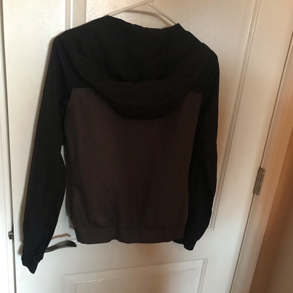 Light windbreaker - Picture 4 of 4